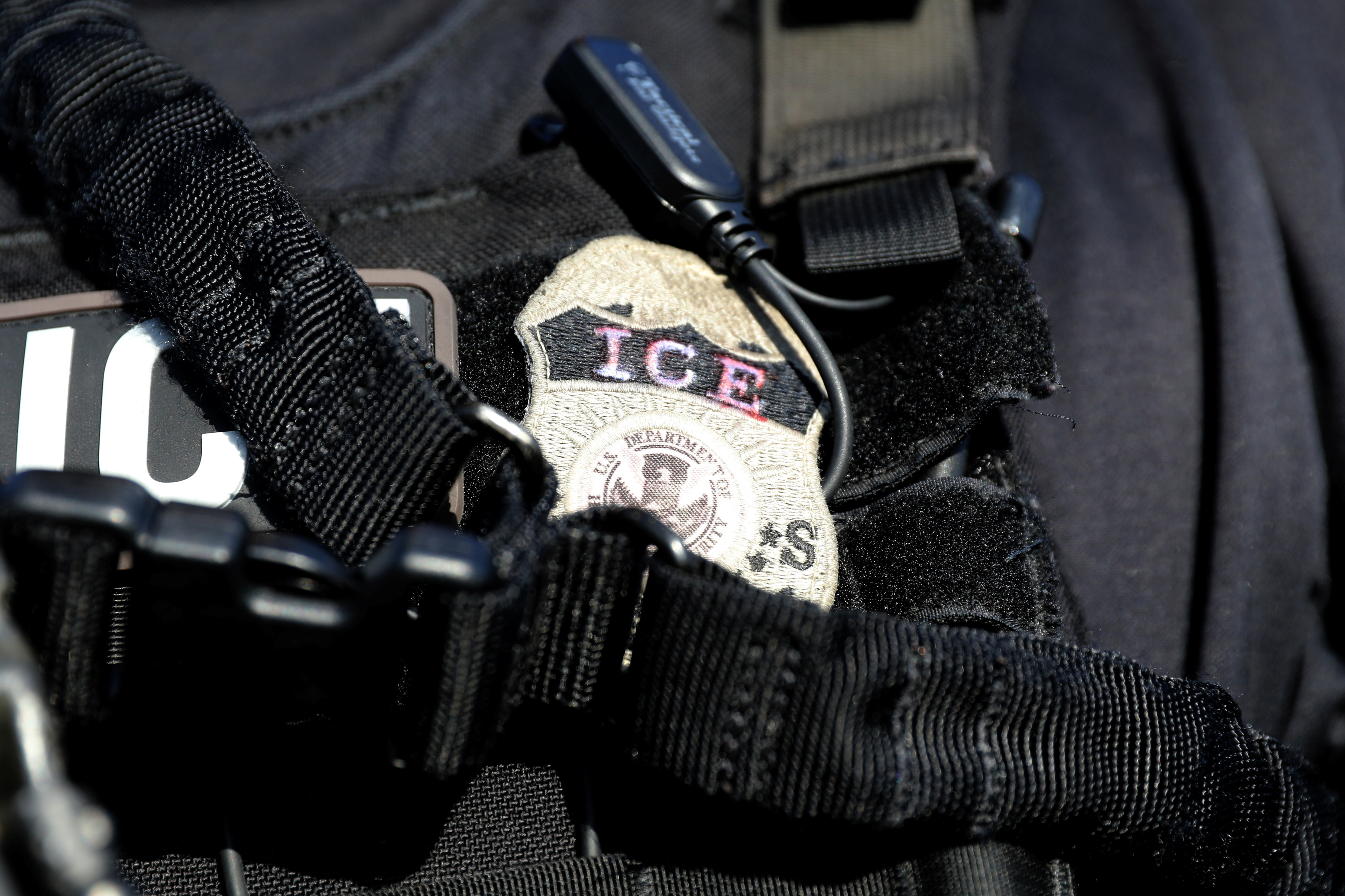 US launches new bid to keep migrants detained by denying hearings, memo shows