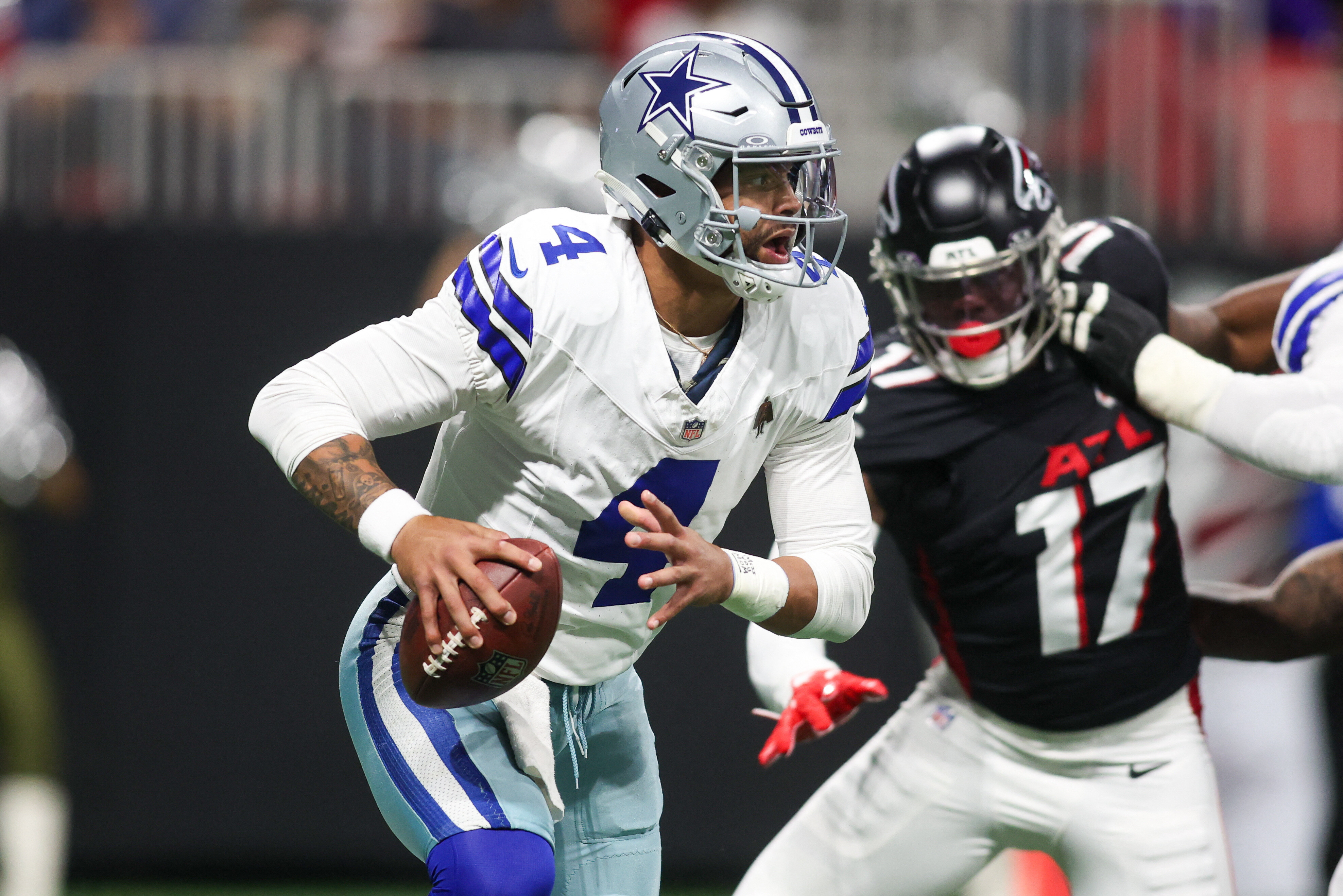 Cowboys QB Dak Prescott has a hamstring tear and surgery is an option, source says