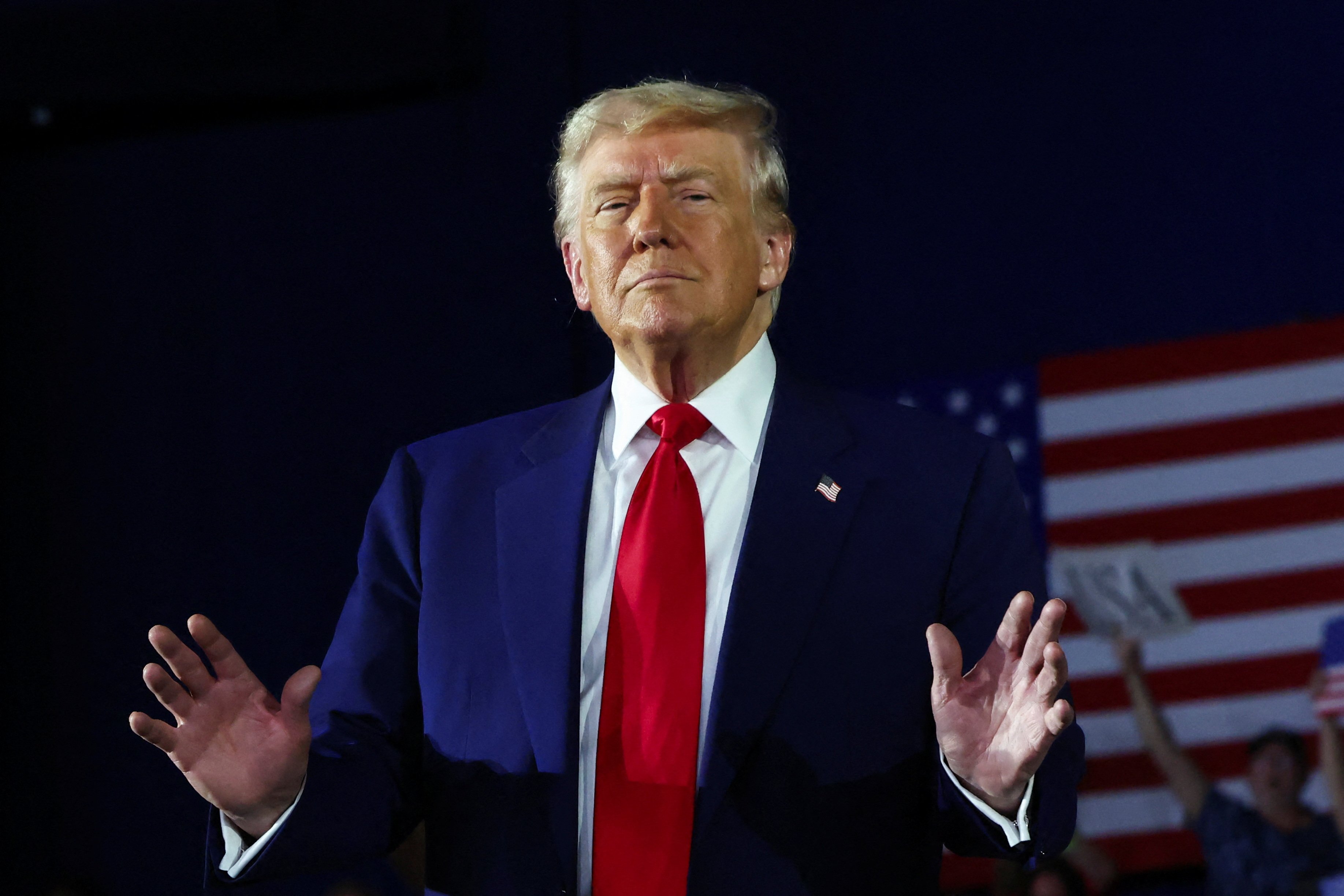 Trump offers advice to University of Alabama graduates in speech interspersed with politics