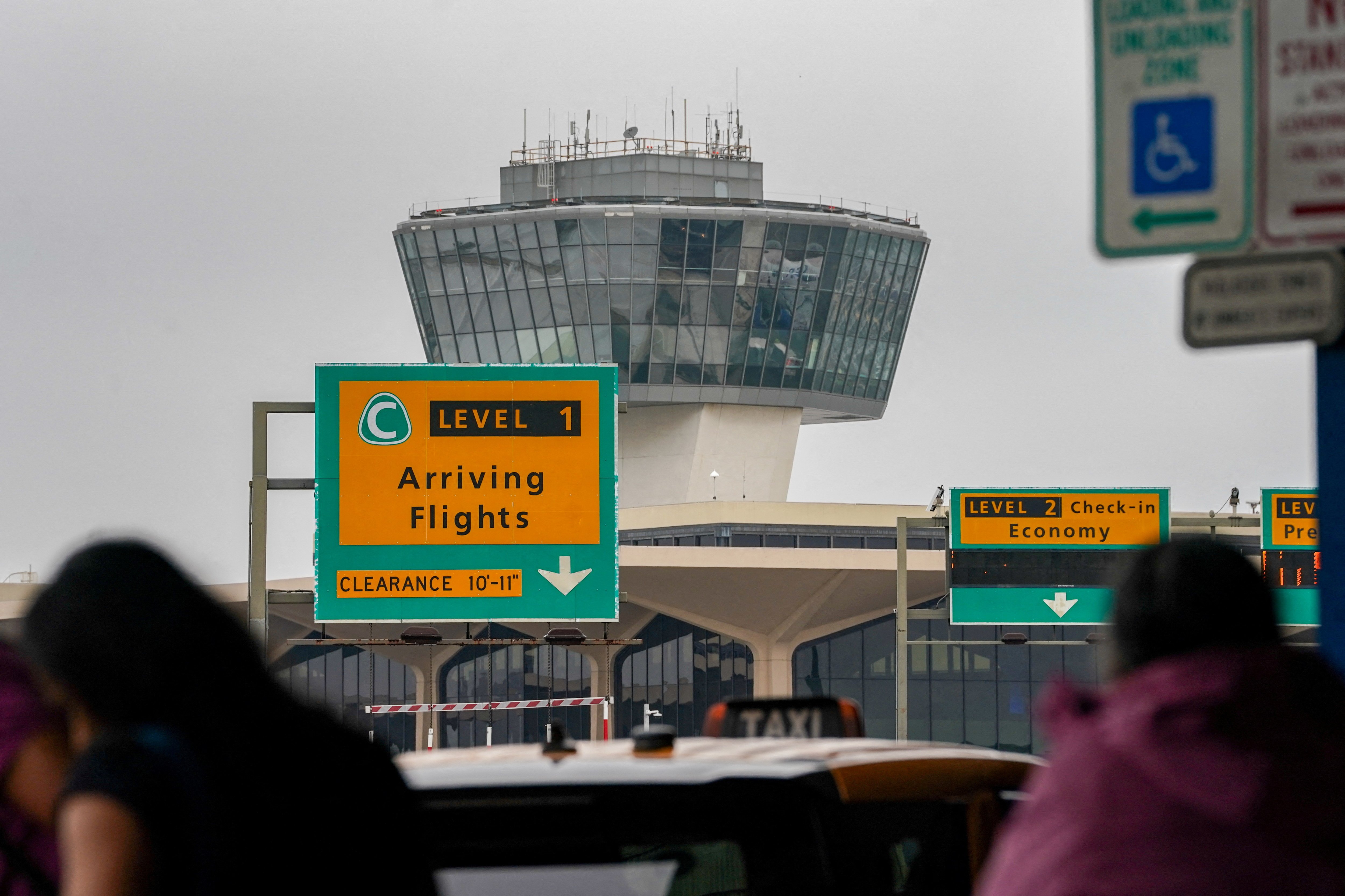 FAA investigates brief communications outage at air traffic facility responsible for flights at Newark