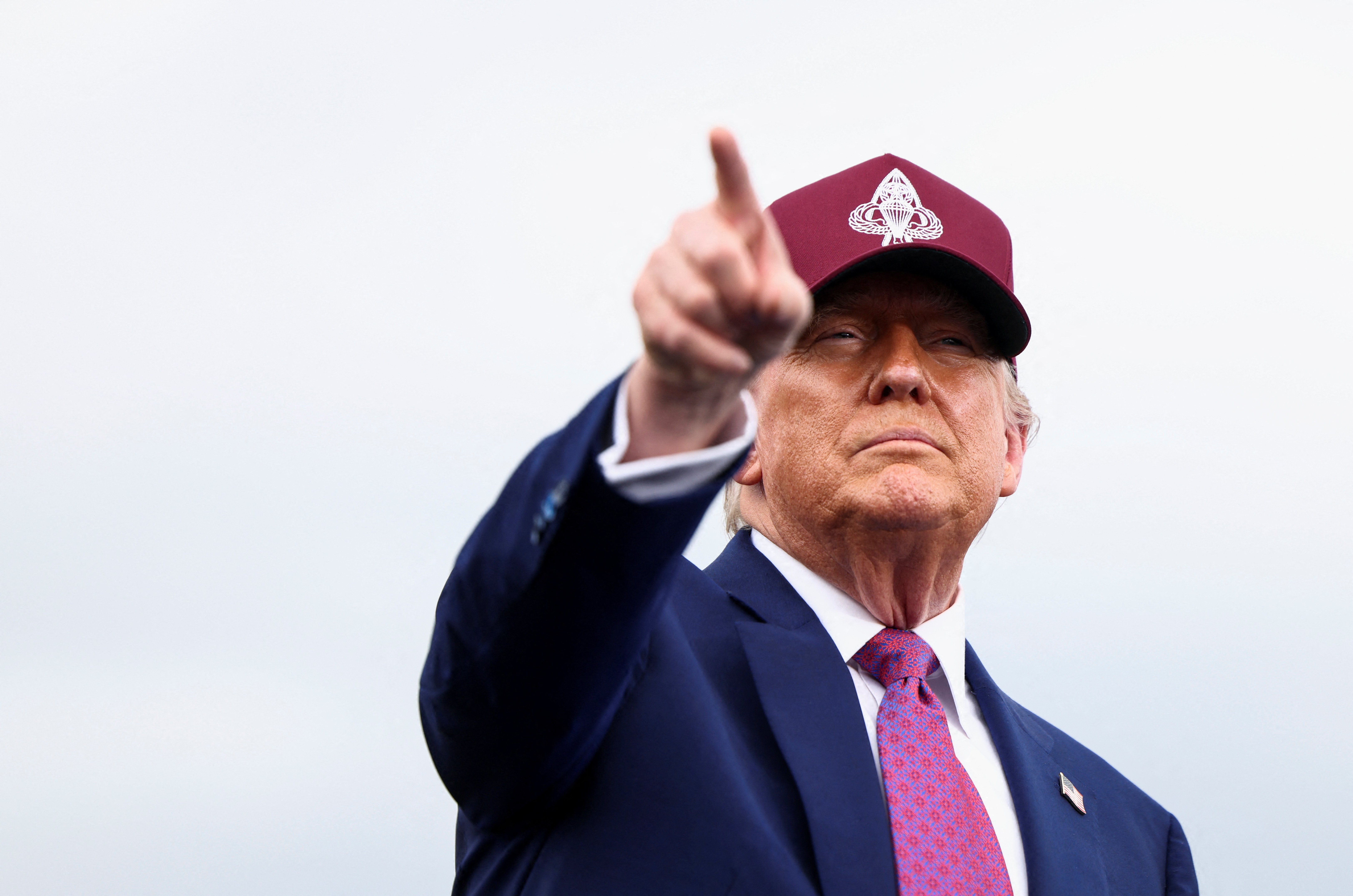 Trump tells soldiers 'we will liberate Los Angeles'