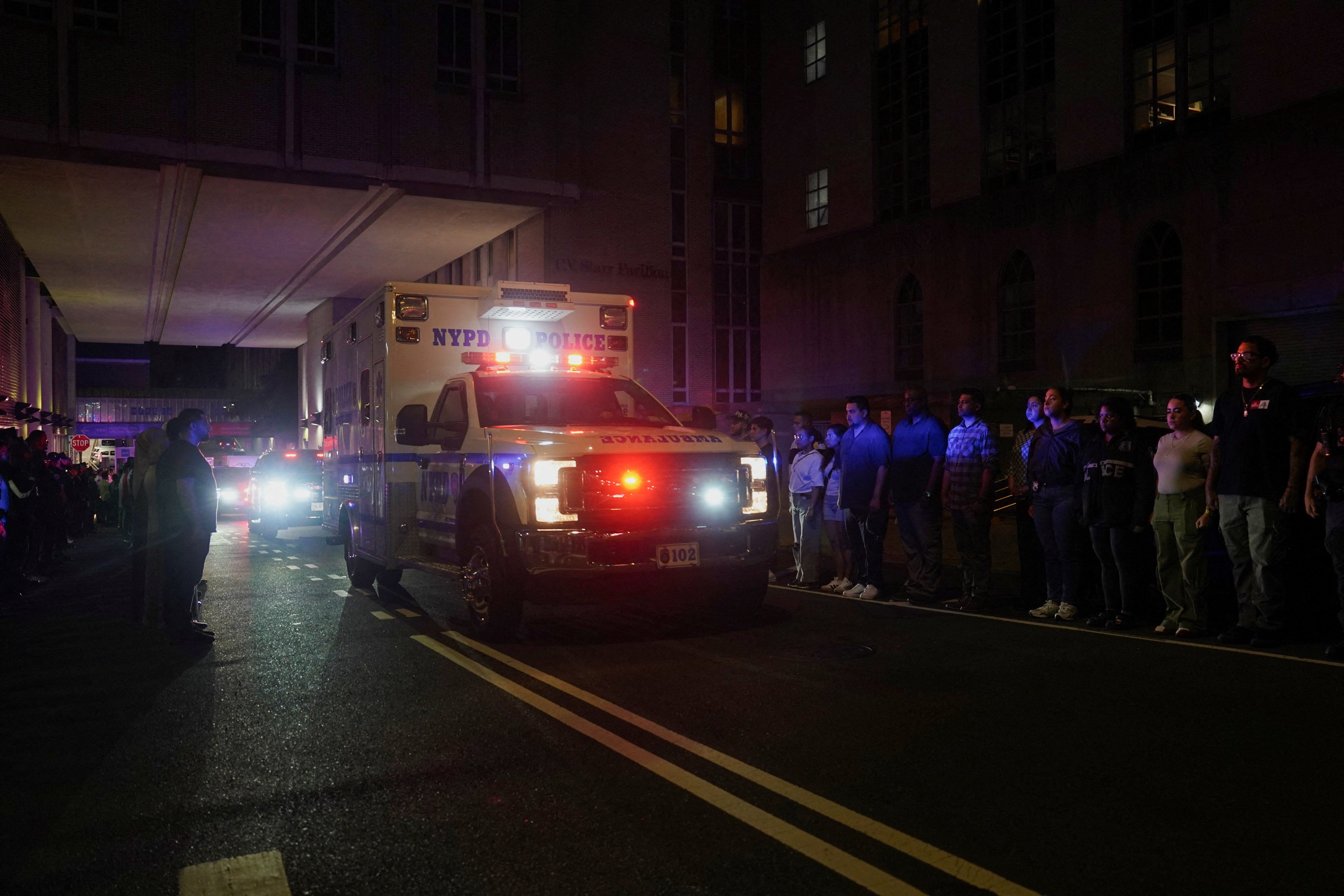 Shooting at Manhattan skyscraper leaves 5 dead, including gunman