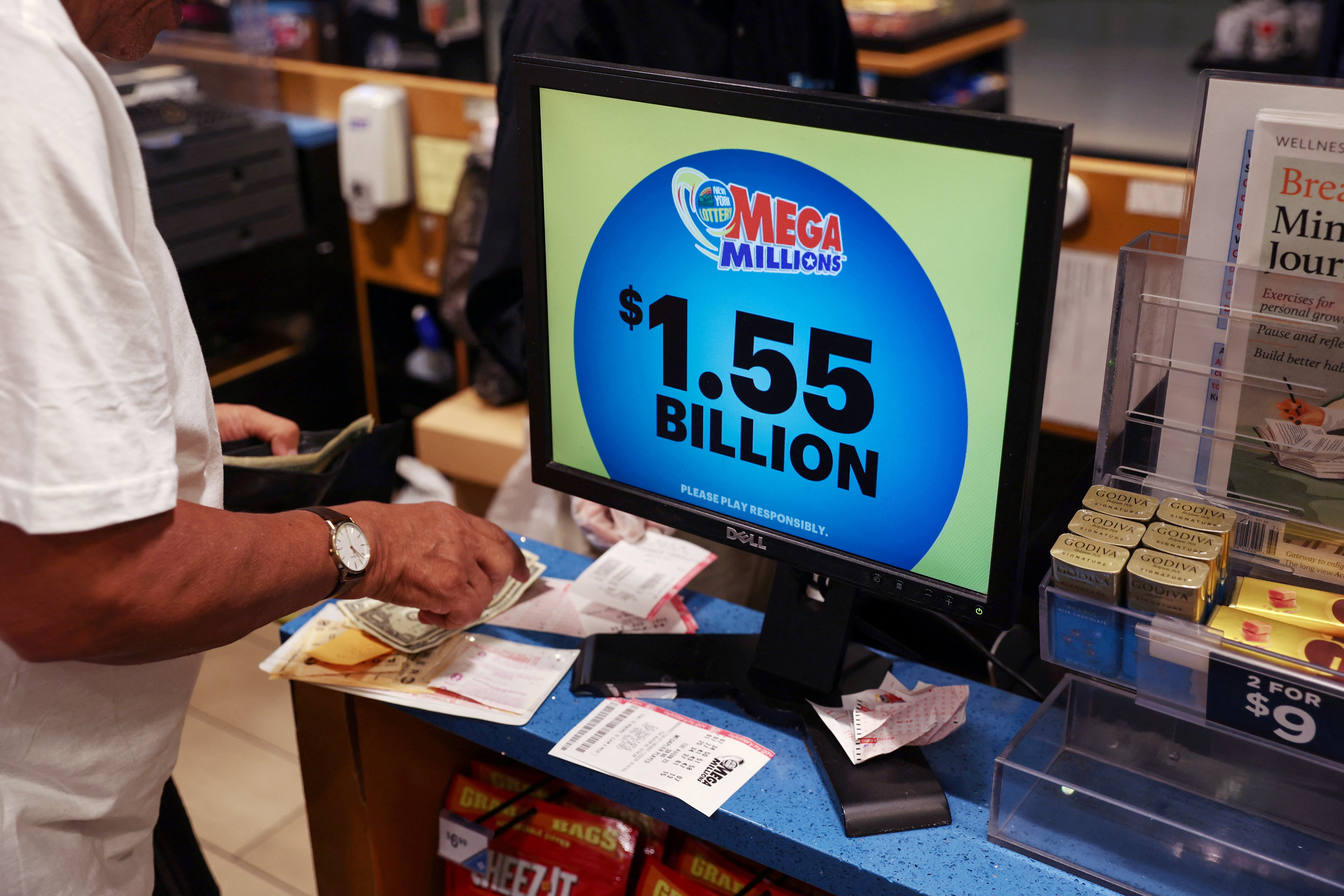 Winning ticket for $1.22B lottery jackpot sold in California, Mega Millions says