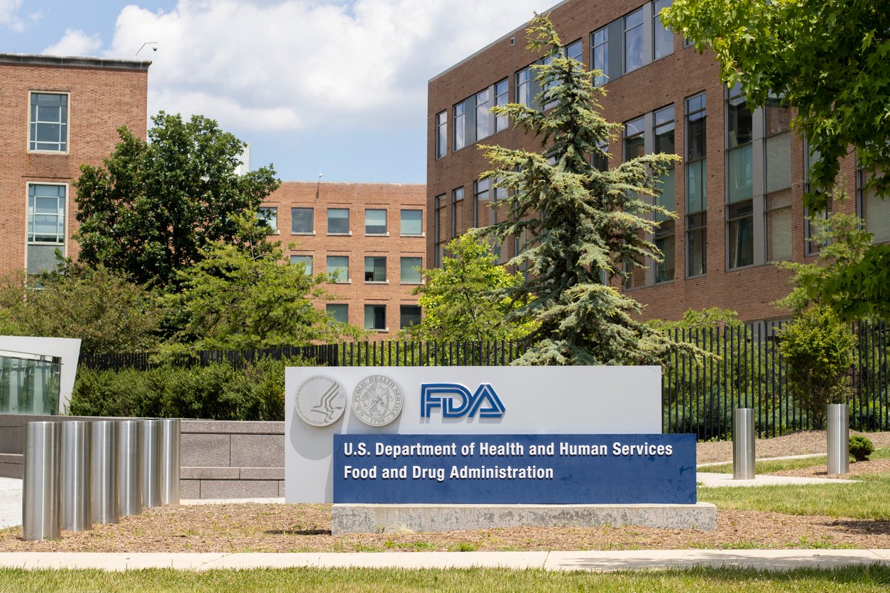 US FDA clears first blood test for Alzheimer's detection