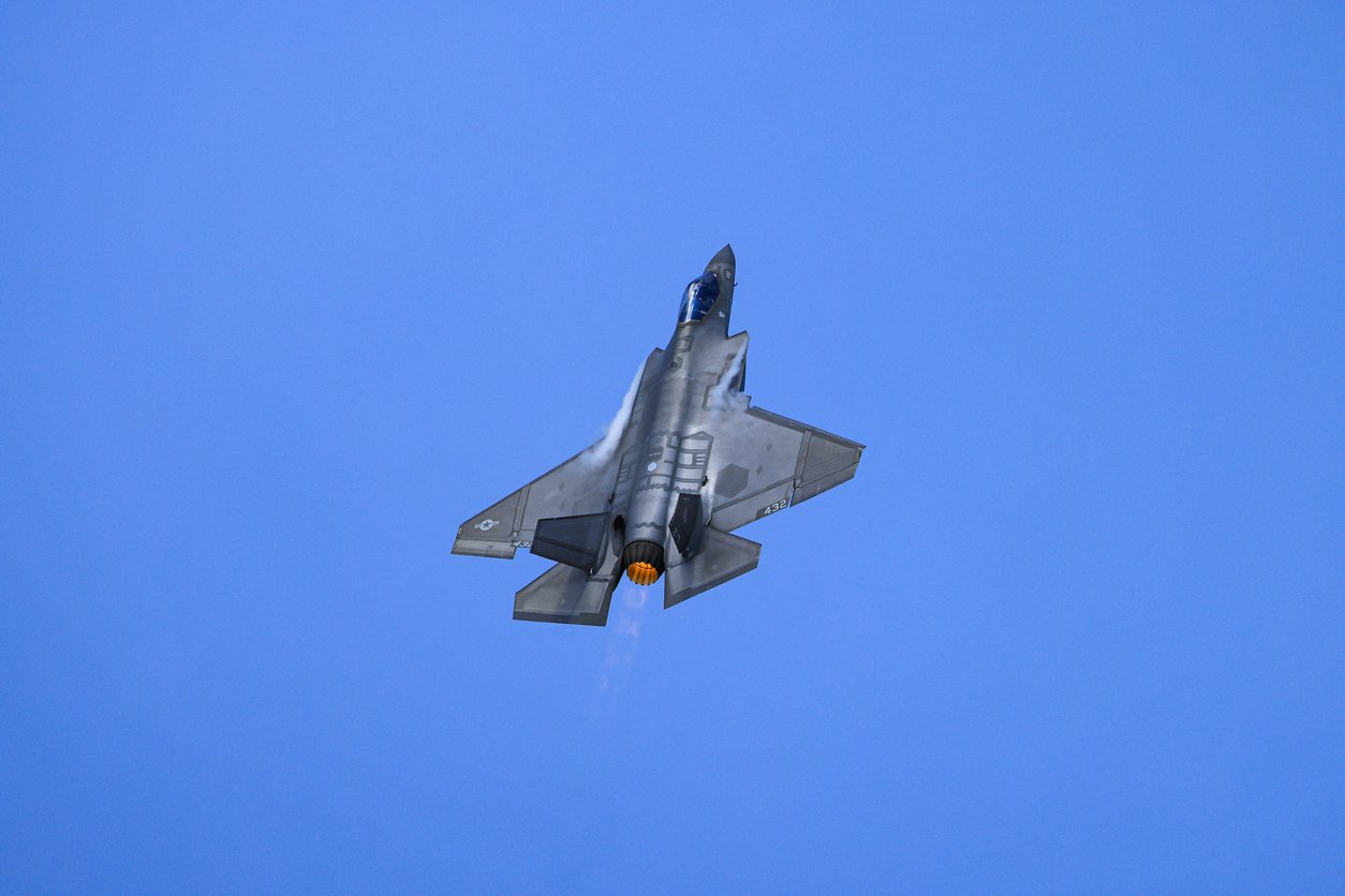 F-35 fighter jet crashes in California, pilot ejects safely